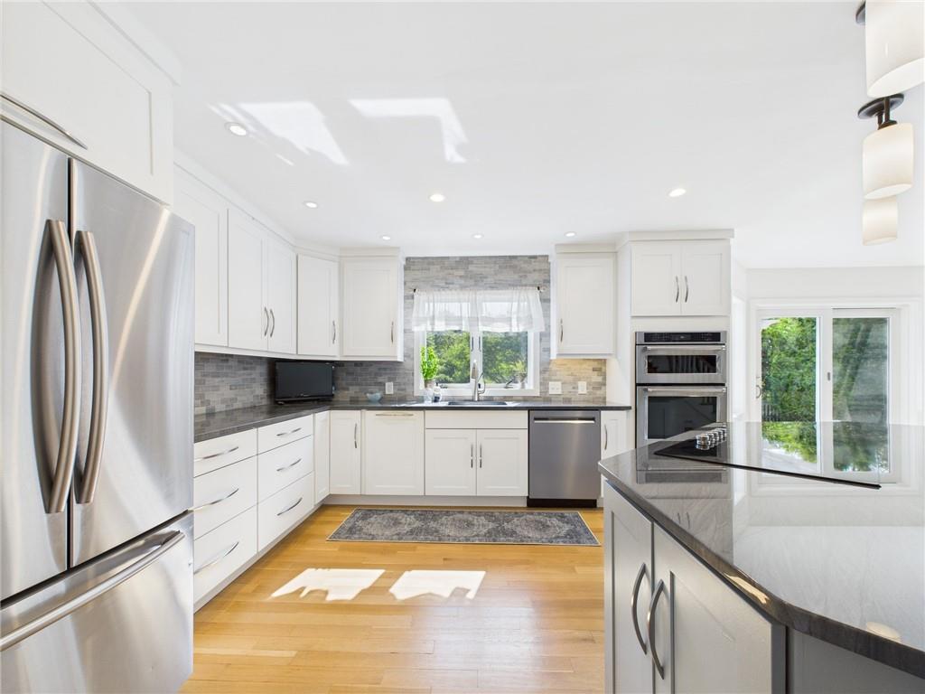 South Kingstown, Rhode Island, 02879, United States, 3 Bedrooms Bedrooms, ,3 BathroomsBathrooms,Residential,Pending,1920270