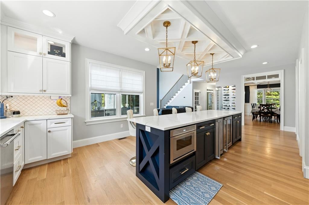 Smithfield, Rhode Island, 02917, United States, 4 Bedrooms Bedrooms, ,7 BathroomsBathrooms,Residential,Active,1944274