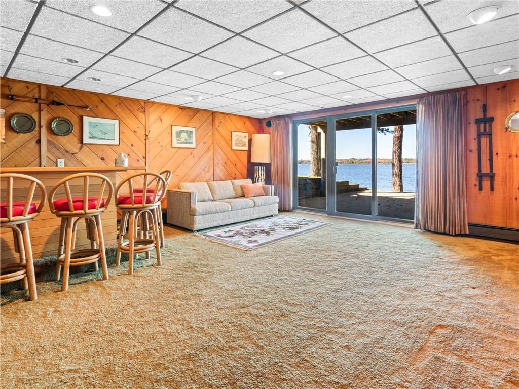 Barrington, Rhode Island, 02806, United States, 1 Bedroom Bedrooms, ,2 BathroomsBathrooms,Residential,Active,2010902