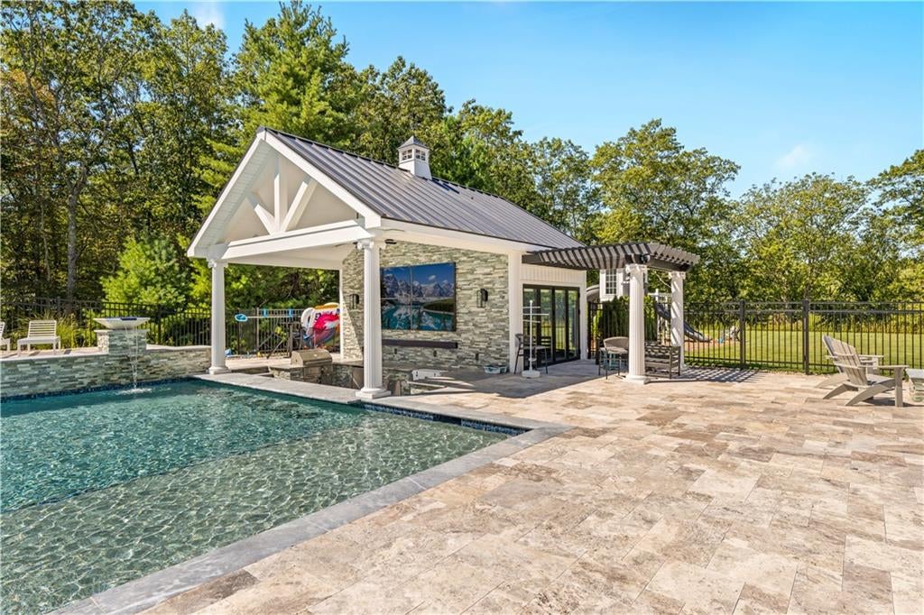 Smithfield, Rhode Island, 02917, United States, 4 Bedrooms Bedrooms, ,7 BathroomsBathrooms,Residential,Active,1944274