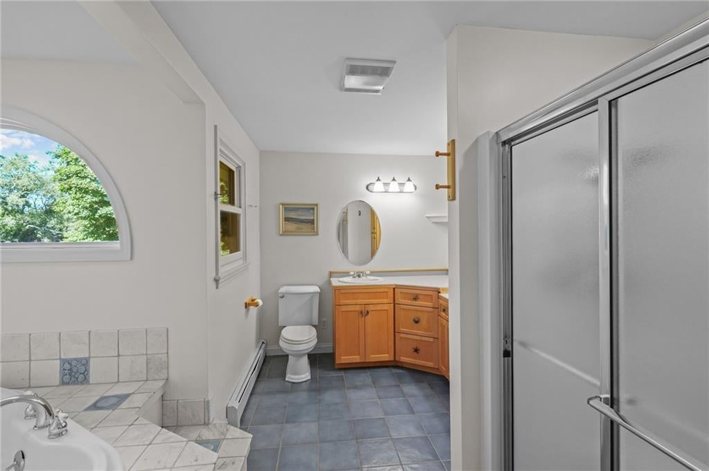 Portsmouth, Rhode Island, 02871, United States, 5 Bedrooms Bedrooms, ,3 BathroomsBathrooms,Residential,Active,1927643