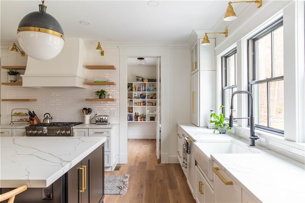 East Greenwich, Rhode Island, 02818, United States, ,3 BathroomsBathrooms,Residential,Active,1718901