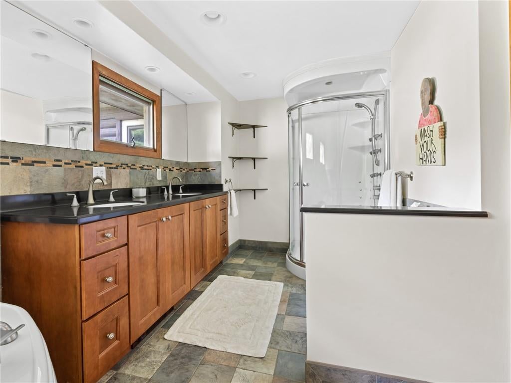 Smithfield, Rhode Island, 02917, United States, 3 Bedrooms Bedrooms, ,3 BathroomsBathrooms,Residential,Active,1953020