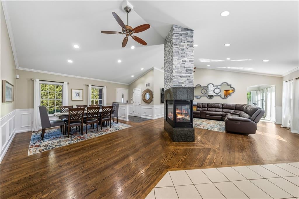 Smithfield, Rhode Island, 02917, United States, 3 Bedrooms Bedrooms, ,2 BathroomsBathrooms,Residential,Active,1954415