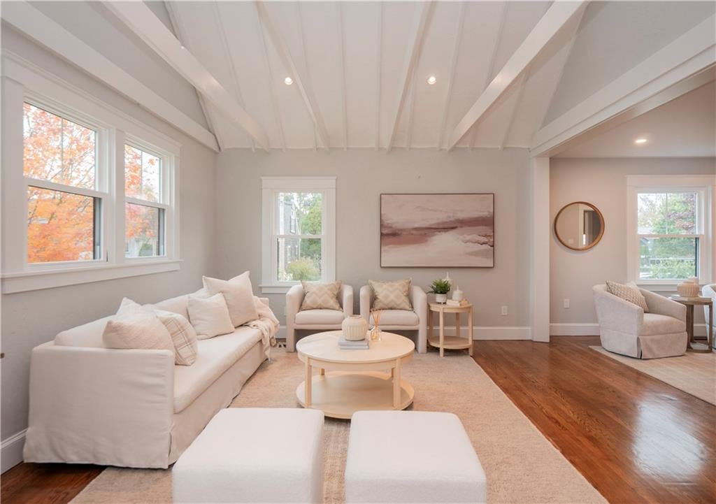 Newport, Rhode Island, 02840, United States, 4 Bedrooms Bedrooms, ,4 BathroomsBathrooms,Residential,Active,1973265