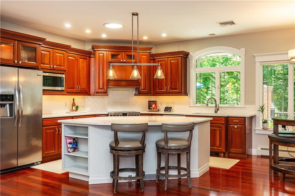 Smithfield, Rhode Island, 02917, United States, 4 Bedrooms Bedrooms, ,3 BathroomsBathrooms,Residential,Active,1929673
