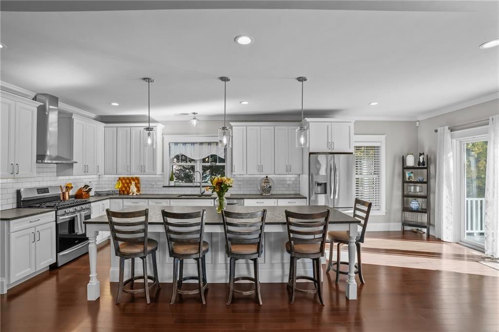 Portsmouth, Rhode Island, 02871, United States, 4 Bedrooms Bedrooms, ,4 BathroomsBathrooms,Residential,Active,1970995