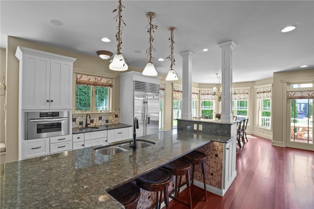Narragansett, Rhode Island, 02882, United States, 4 Bedrooms Bedrooms, ,4 BathroomsBathrooms,Residential,Active,1929419
