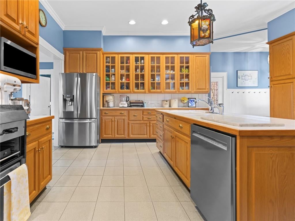 Warwick, Rhode Island, 02818, United States, 5 Bedrooms Bedrooms, ,4 BathroomsBathrooms,Residential,Active,2006818