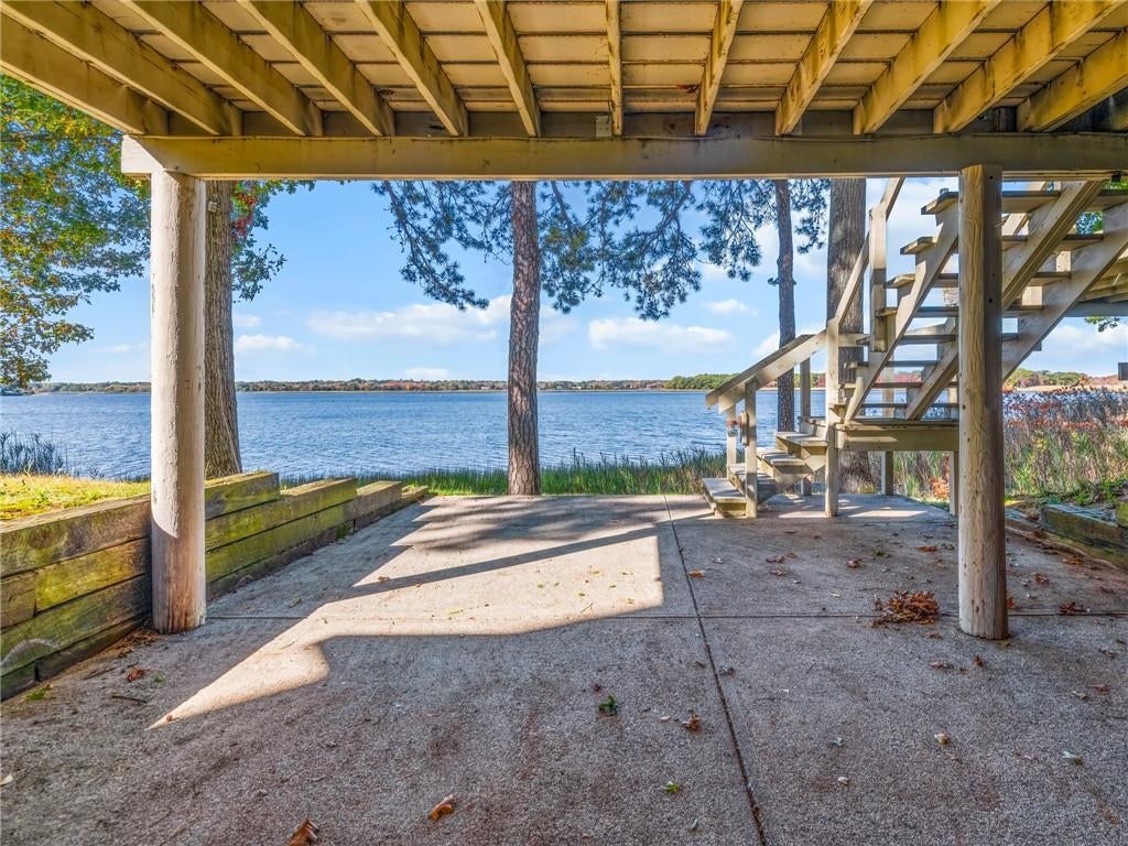 Barrington, Rhode Island, 02806, United States, 1 Bedroom Bedrooms, ,2 BathroomsBathrooms,Residential,Active,1990645