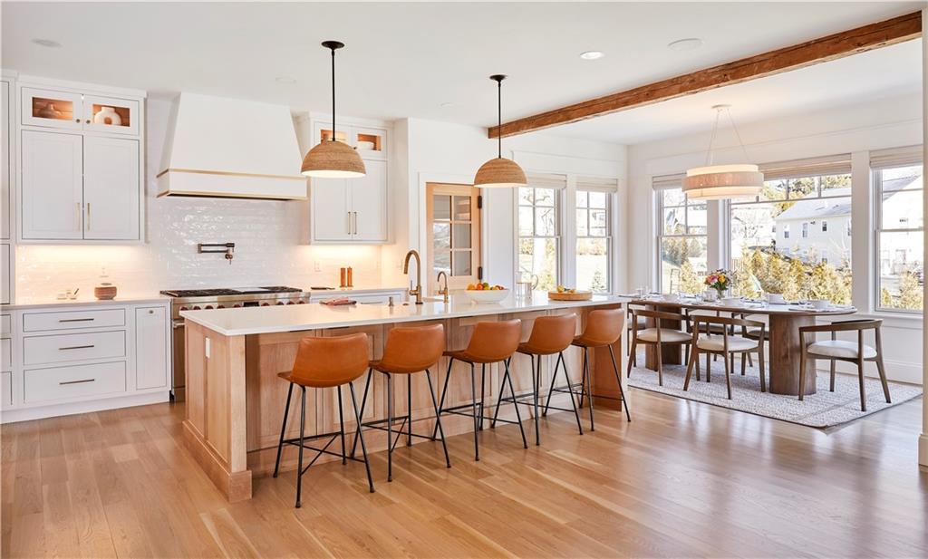 East Greenwich, Rhode Island, 02818, United States, 5 Bedrooms Bedrooms, ,4 BathroomsBathrooms,Residential,Active,2014615