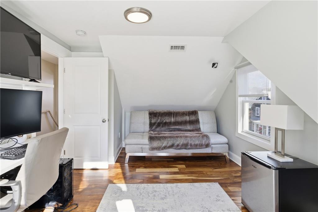 Newport, Rhode Island, 02840, United States, 4 Bedrooms Bedrooms, ,4 BathroomsBathrooms,Residential,Active,2007171