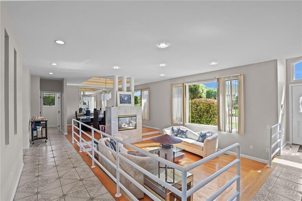 North Providence, Rhode Island, 02904, United States, 3 Bedrooms Bedrooms, ,4 BathroomsBathrooms,Residential,Active,1945229