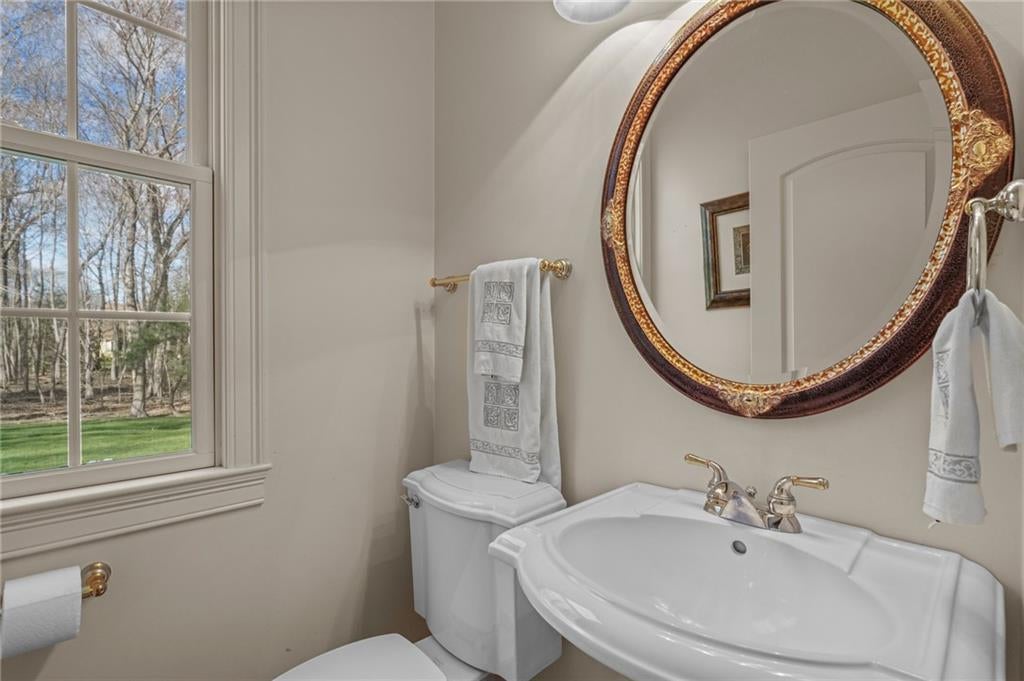 East Greenwich, Rhode Island, 02818, United States, ,4 BathroomsBathrooms,Residential,Active,1791211