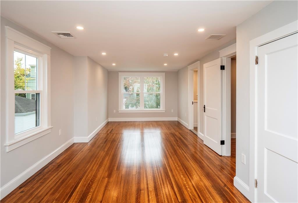 Newport, Rhode Island, 02840, United States, 4 Bedrooms Bedrooms, ,4 BathroomsBathrooms,Residential,Active,1973265