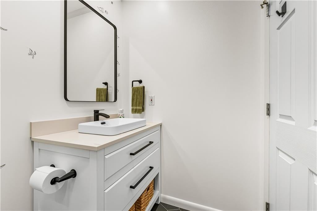 Smithfield, Rhode Island, 02917, United States, 3 Bedrooms Bedrooms, ,2 BathroomsBathrooms,Residential,Active,1954415