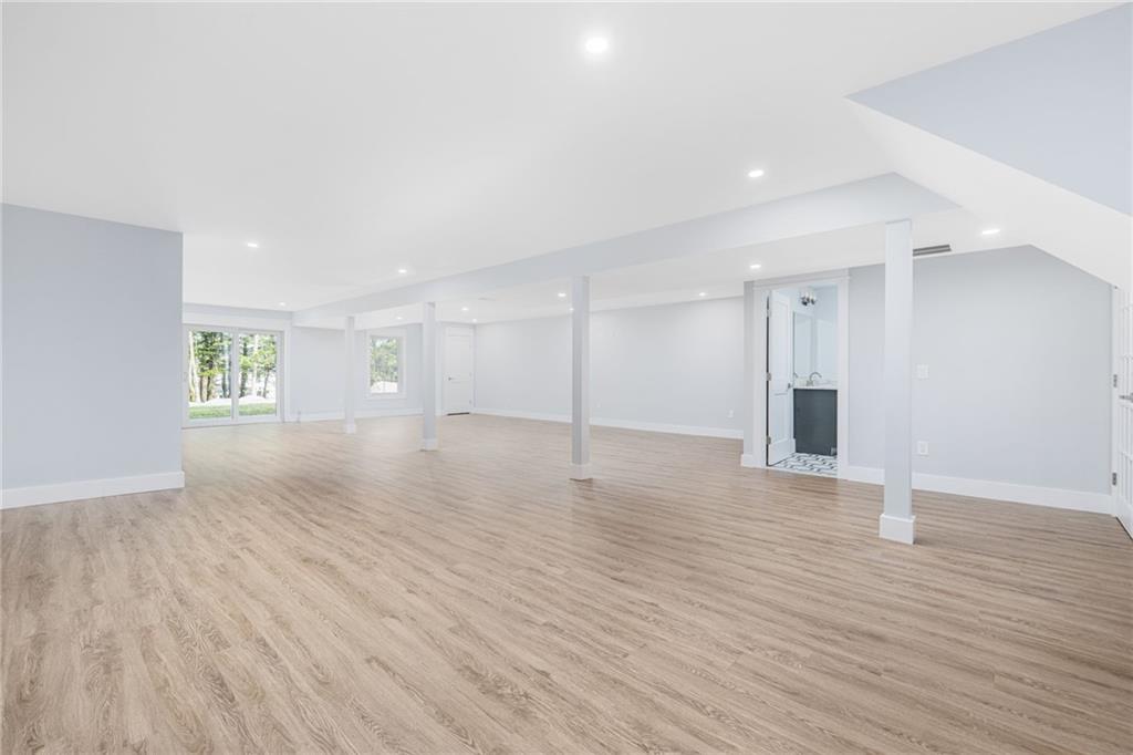 East Greenwich, Rhode Island, 02818, United States, 5 Bedrooms Bedrooms, ,4 BathroomsBathrooms,Residential,Active,1993976