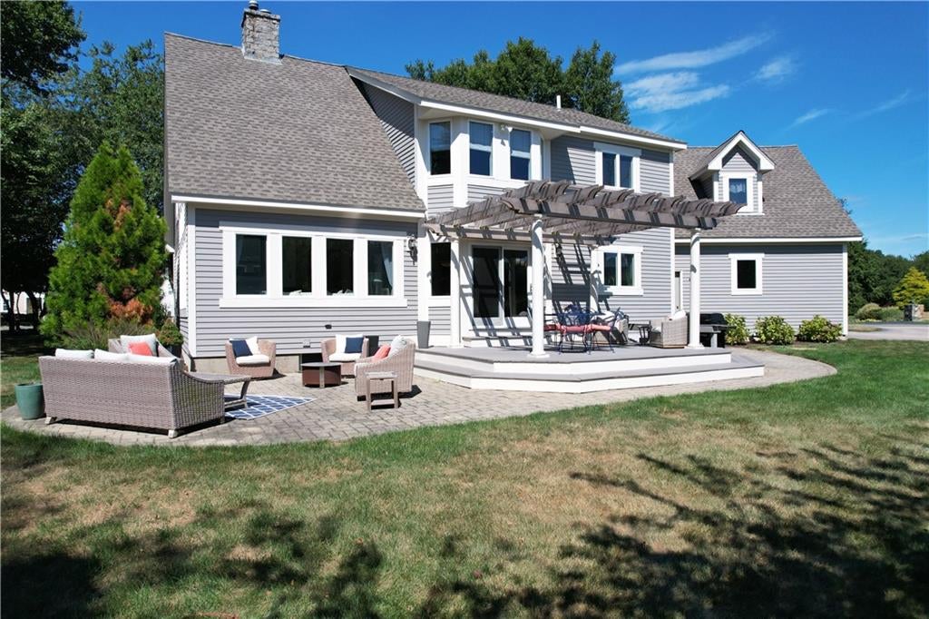 South Kingstown, Rhode Island, 02879, United States, 3 Bedrooms Bedrooms, ,3 BathroomsBathrooms,Residential,Pending,1920270