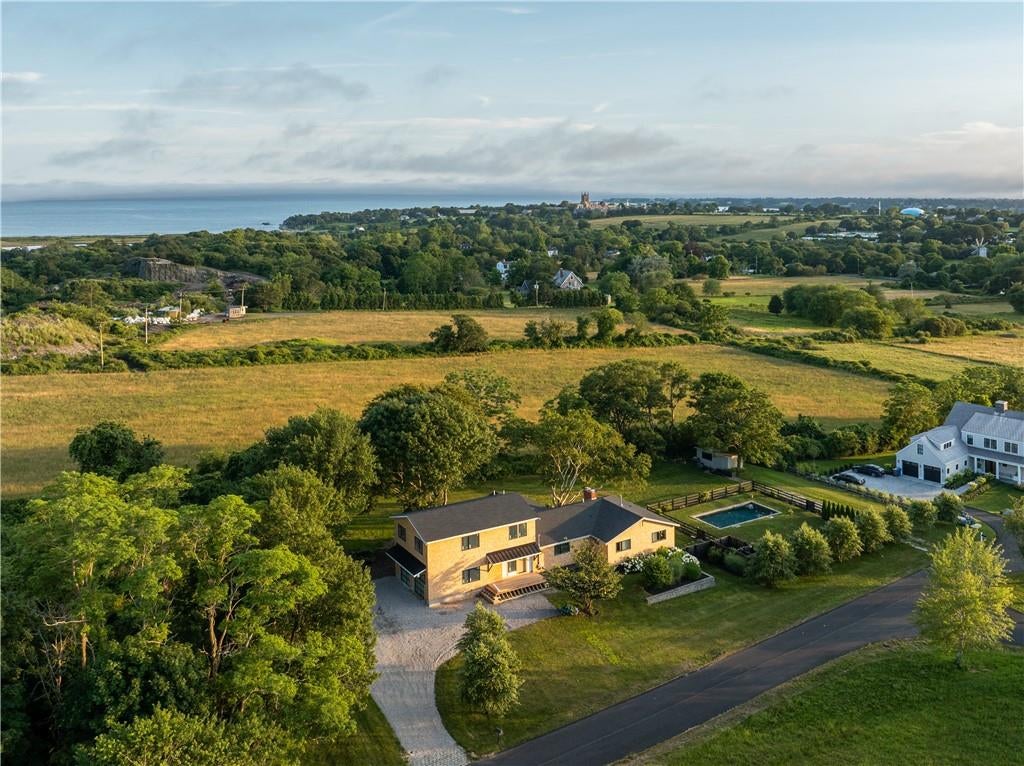 Middletown, Rhode Island, 02842, United States, 5 Bedrooms Bedrooms, ,4 BathroomsBathrooms,Residential,Active,1892610