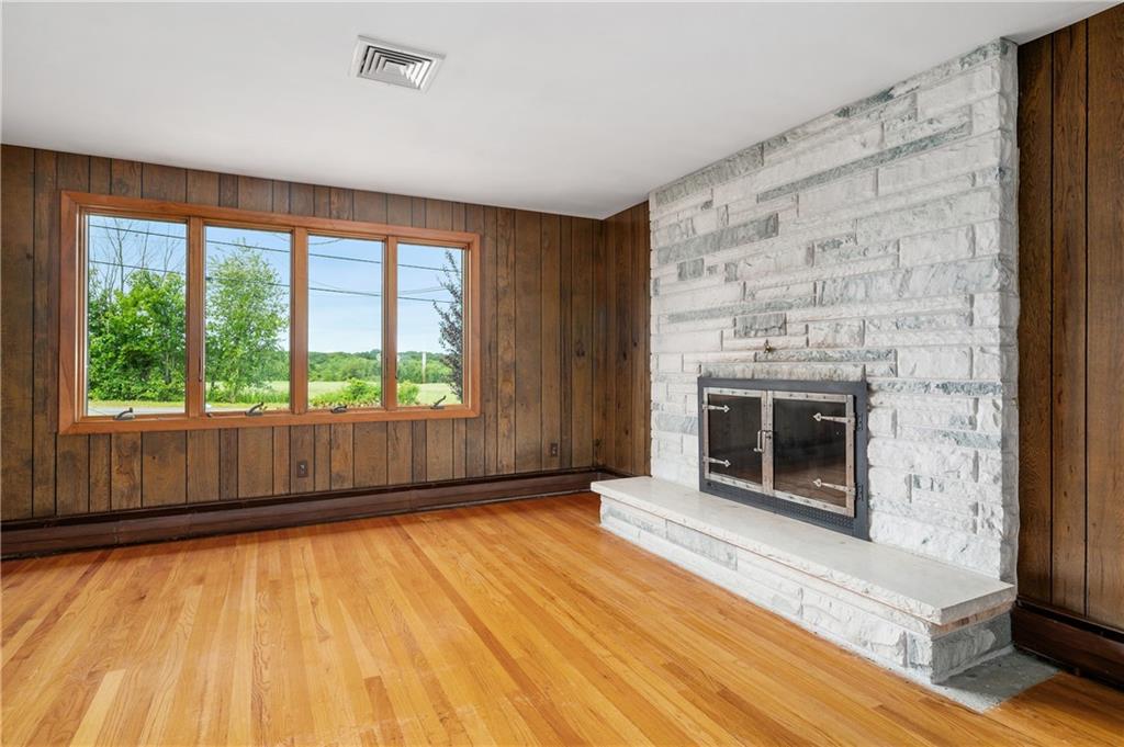 Cumberland, Rhode Island, 02864, United States, 3 Bedrooms Bedrooms, ,2 BathroomsBathrooms,Residential,Active,1926706