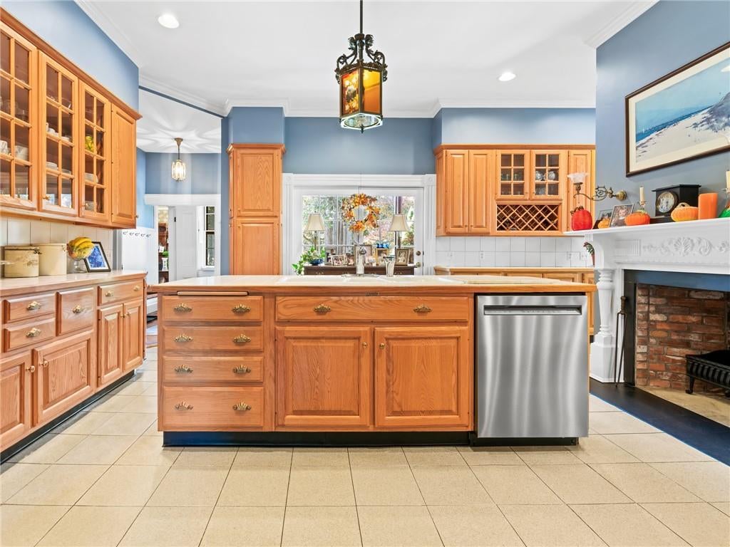 Warwick, Rhode Island, 02818, United States, 5 Bedrooms Bedrooms, ,4 BathroomsBathrooms,Residential,Active,2006818