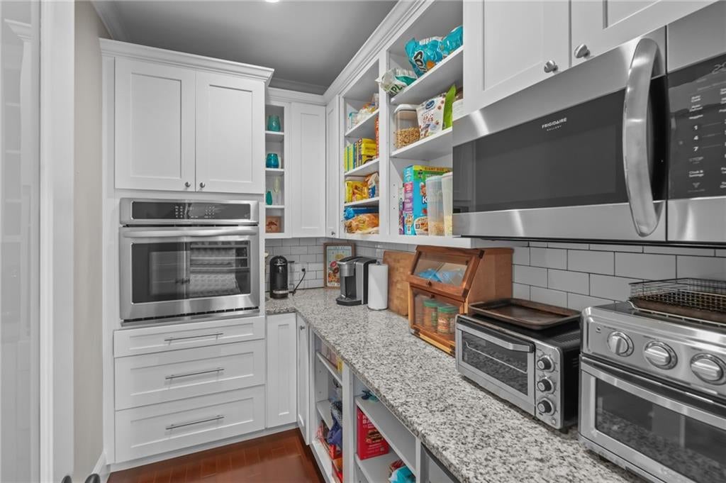 Portsmouth, Rhode Island, 02871, United States, 4 Bedrooms Bedrooms, ,4 BathroomsBathrooms,Residential,Active,1970995