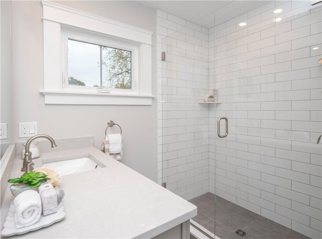 Newport, Rhode Island, 02840, United States, 4 Bedrooms Bedrooms, ,4 BathroomsBathrooms,Residential,Active,1973265