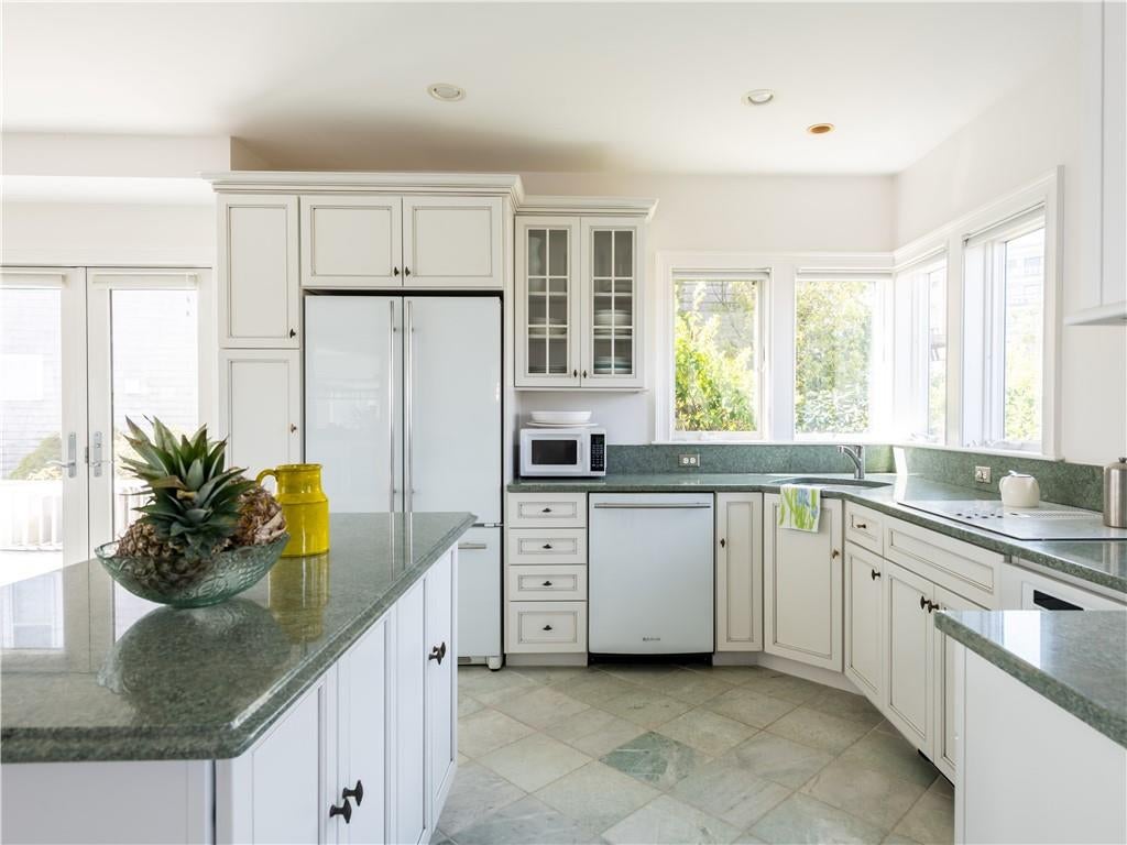 Newport, Rhode Island, 02840, United States, ,3 BathroomsBathrooms,Residential,Active,1790147