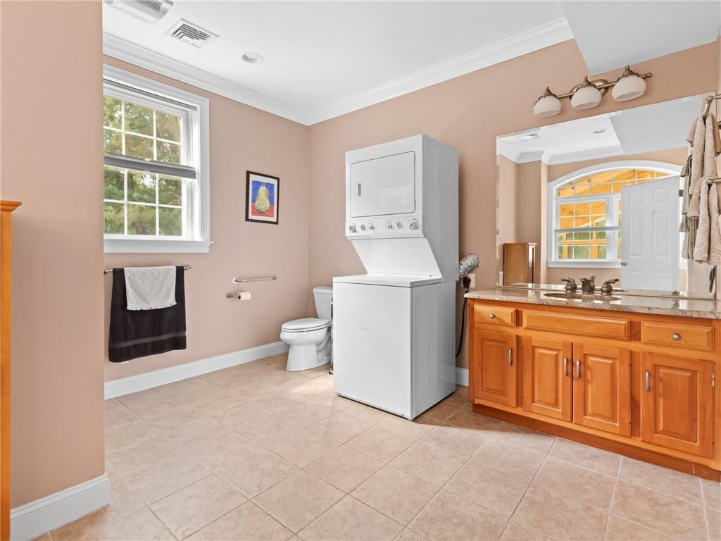 Cumberland, Rhode Island, 02864, United States, 4 Bedrooms Bedrooms, ,5 BathroomsBathrooms,Residential,Active,1953257