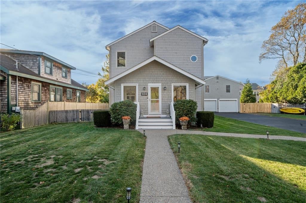 Jamestown, Rhode Island, 02835, United States, 6 Bedrooms Bedrooms, ,4 BathroomsBathrooms,Residential,Active,1987266