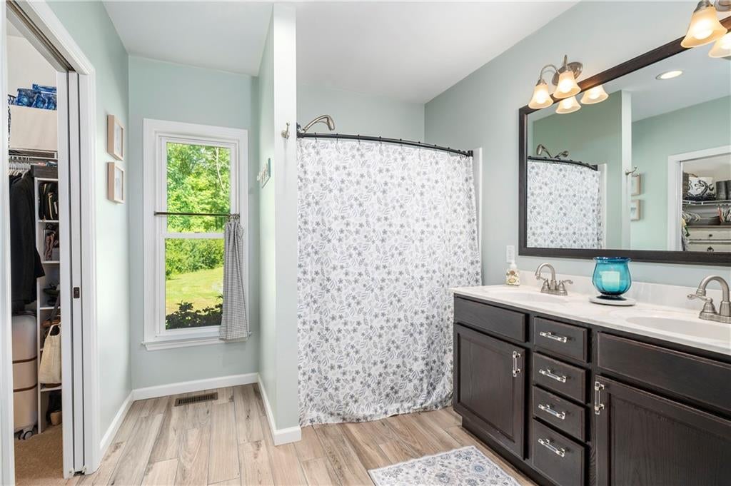 Burrillville, Rhode Island, 02859, United States, 4 Bedrooms Bedrooms, ,3 BathroomsBathrooms,Residential,Active,1945228