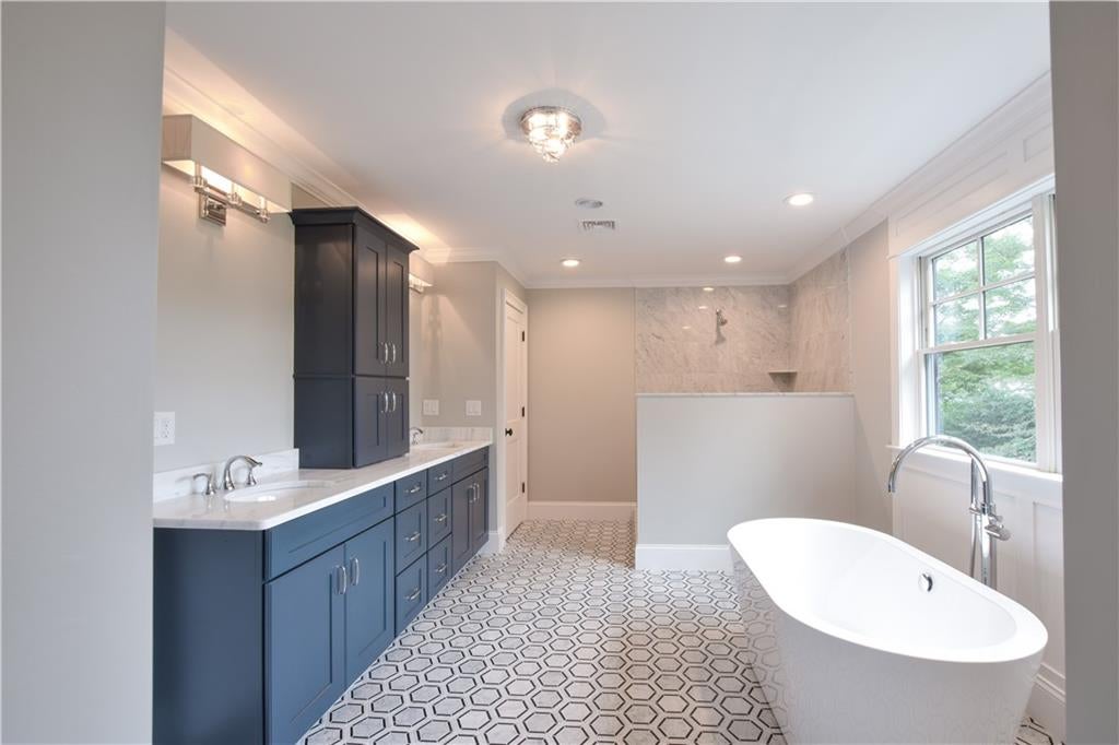 Cranston, Rhode Island, 02908, United States, ,Residential,Active,1704445