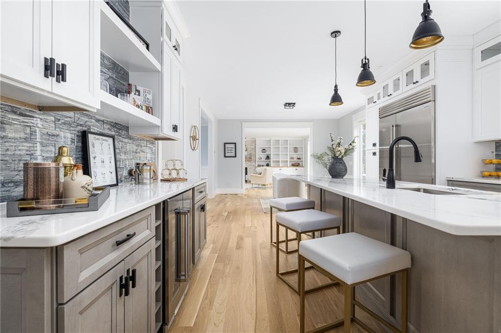 East Greenwich, Rhode Island, 02818, United States, 5 Bedrooms Bedrooms, ,4 BathroomsBathrooms,Residential,Active,1993976