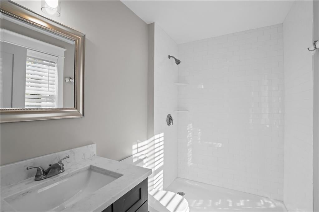 Portsmouth, Rhode Island, 02871, United States, 4 Bedrooms Bedrooms, ,4 BathroomsBathrooms,Residential,Active,1970995