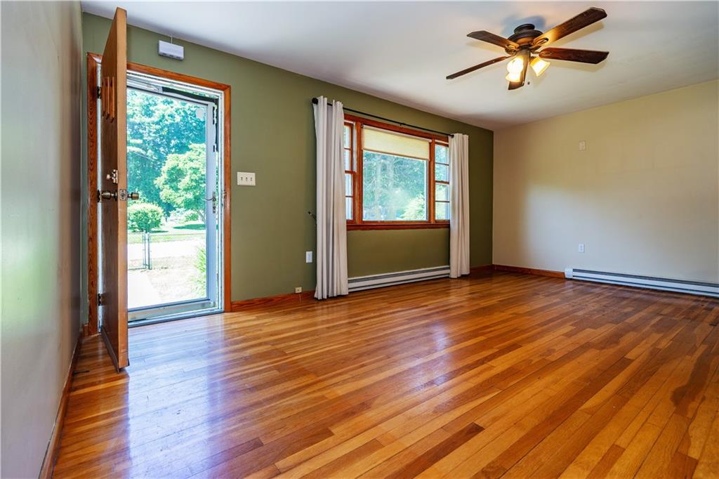 Jamestown, Rhode Island, 02835, United States, 3 Bedrooms Bedrooms, ,1 BathroomBathrooms,Residential,Active,1945050