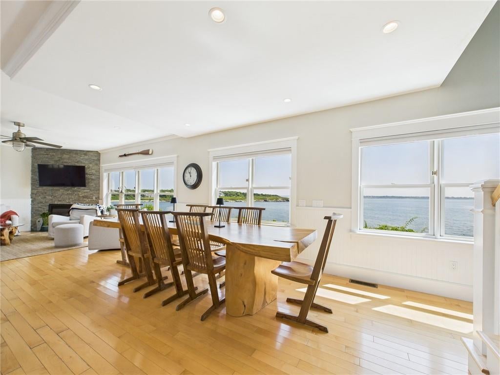 Jamestown, Rhode Island, 02835, United States, 3 Bedrooms Bedrooms, ,3 BathroomsBathrooms,Residential,Active,1904752