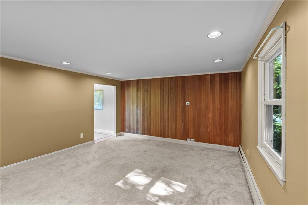 Portsmouth, Rhode Island, 02871, United States, 5 Bedrooms Bedrooms, ,3 BathroomsBathrooms,Residential,Active,1927643
