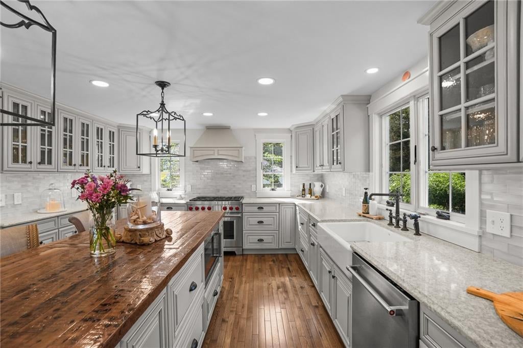East Greenwich, Rhode Island, 02818, United States, 3 Bedrooms Bedrooms, ,3 BathroomsBathrooms,Residential,Active,1900189