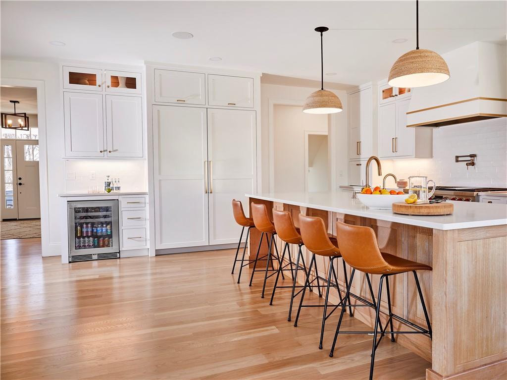 East Greenwich, Rhode Island, 02818, United States, 5 Bedrooms Bedrooms, ,4 BathroomsBathrooms,Residential,Active,1985577