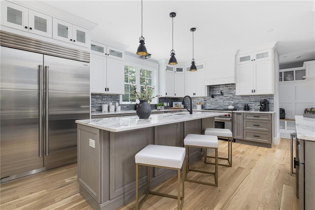 East Greenwich, Rhode Island, 02818, United States, 5 Bedrooms Bedrooms, ,4 BathroomsBathrooms,Residential,Active,1993976