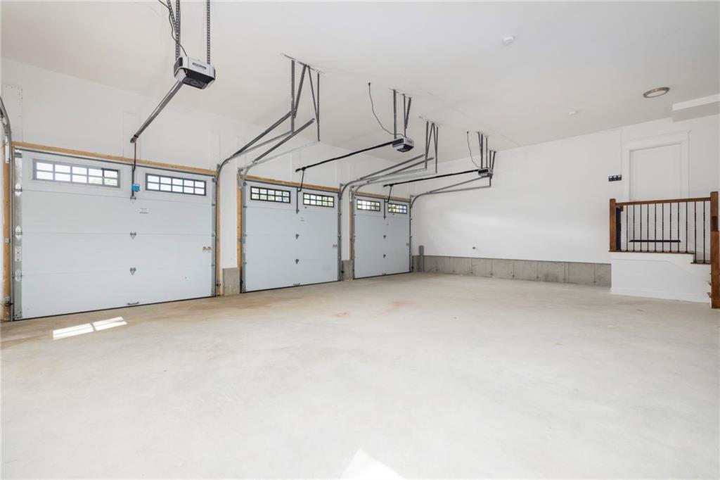 East Greenwich, Rhode Island, 02818, United States, 5 Bedrooms Bedrooms, ,4 BathroomsBathrooms,Residential,Active,1993976