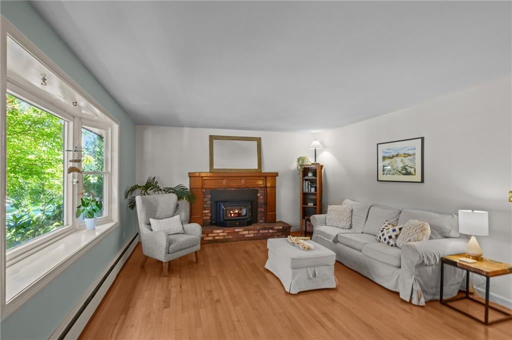 Portsmouth, Rhode Island, 02871, United States, 5 Bedrooms Bedrooms, ,3 BathroomsBathrooms,Residential,Active,1927643