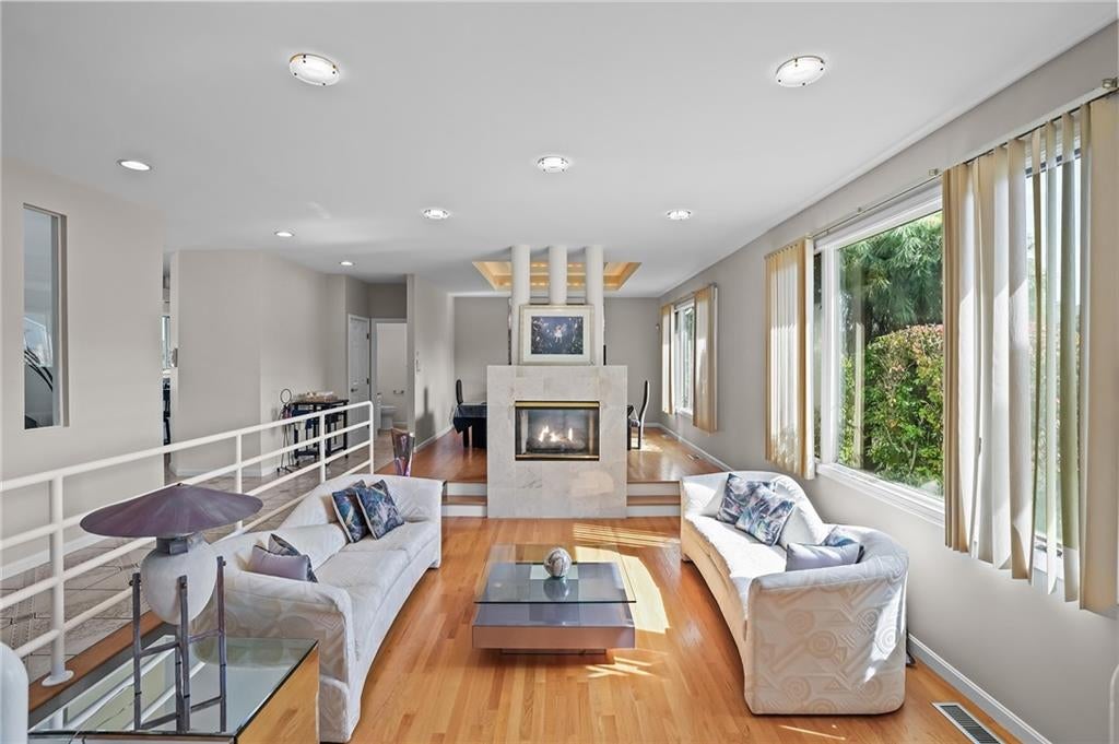 North Providence, Rhode Island, 02904, United States, 3 Bedrooms Bedrooms, ,4 BathroomsBathrooms,Residential,Active,1945229