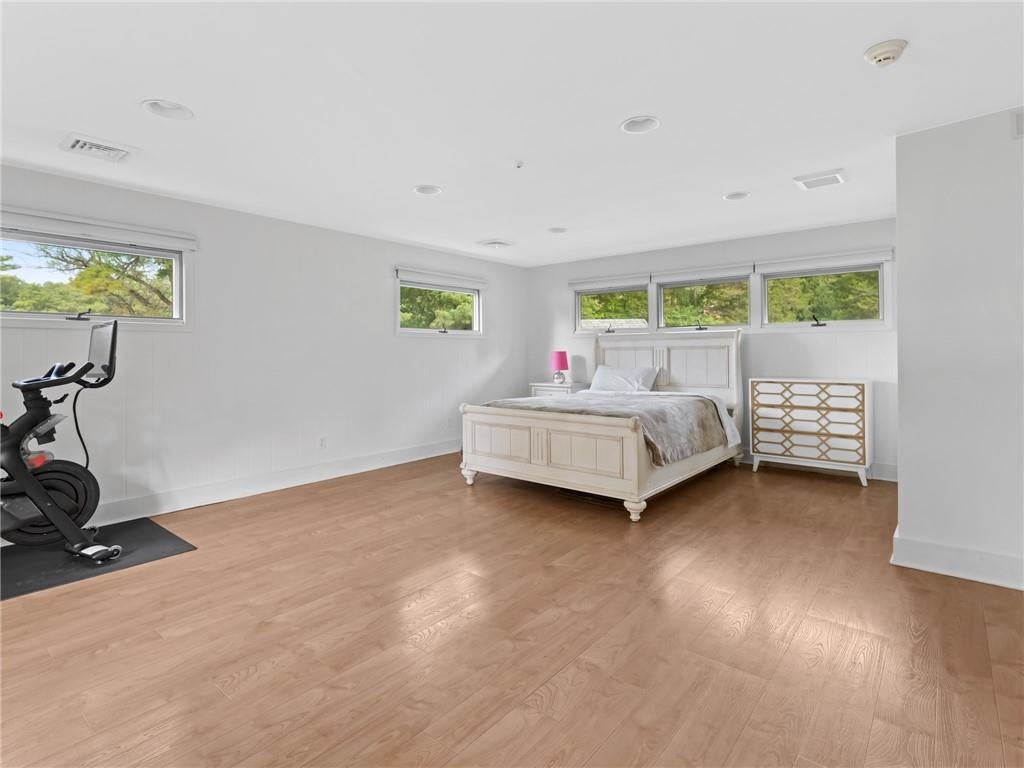 Smithfield, Rhode Island, 02917, United States, 3 Bedrooms Bedrooms, ,3 BathroomsBathrooms,Residential,Active,1953020