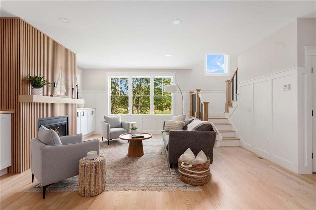 Cranston, Rhode Island, 02921, United States, 4 Bedrooms Bedrooms, ,5 BathroomsBathrooms,Residential,Active,1936118