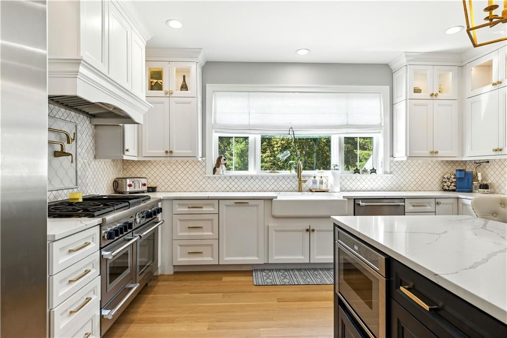 Smithfield, Rhode Island, 02917, United States, 4 Bedrooms Bedrooms, ,7 BathroomsBathrooms,Residential,Active,1944274