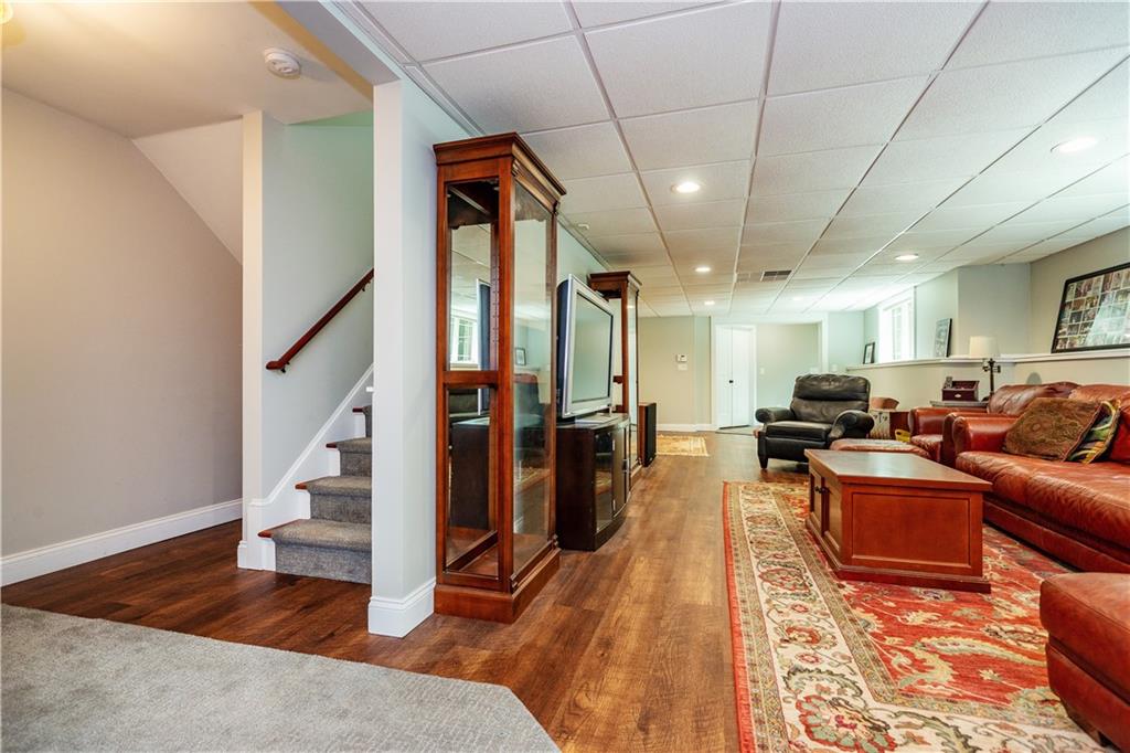 Smithfield, Rhode Island, 02917, United States, 4 Bedrooms Bedrooms, ,3 BathroomsBathrooms,Residential,Active,1929673