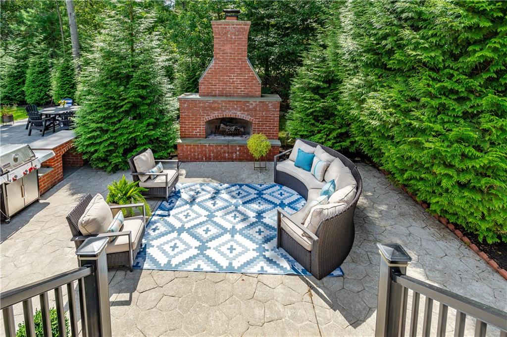 Smithfield, Rhode Island, 02917, United States, 4 Bedrooms Bedrooms, ,3 BathroomsBathrooms,Residential,Active,1929673
