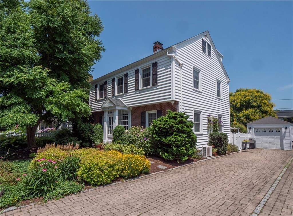 Newport, Rhode Island, 02840, United States, 4 Bedrooms Bedrooms, ,5 BathroomsBathrooms,Residential,Active,1893238