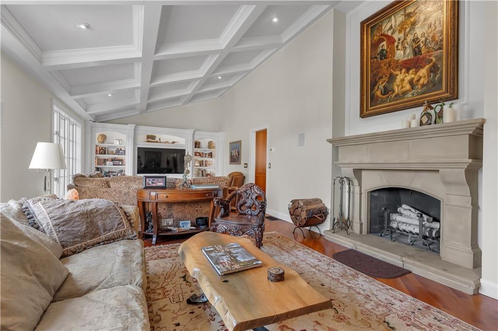 Lincoln, Rhode Island, 02865, United States, 4 Bedrooms Bedrooms, ,3 BathroomsBathrooms,Residential,Active,1964506